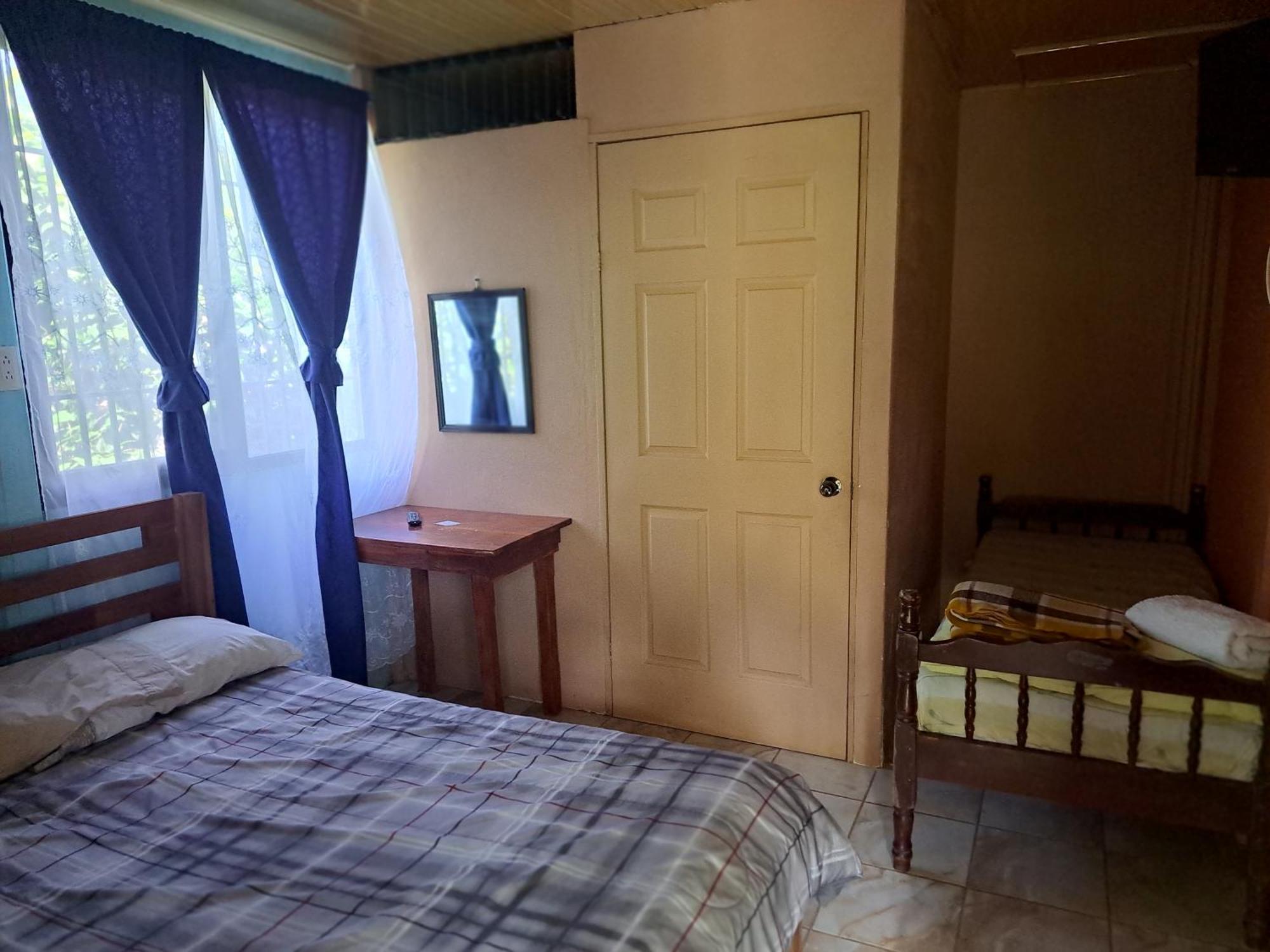 Hospedaje Luis & Ana Pejibaye Rom bilde